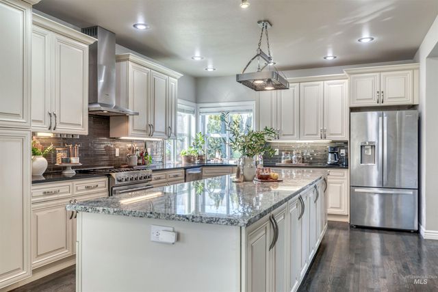 85 S Vandries Ave, Eagle, ID 83616