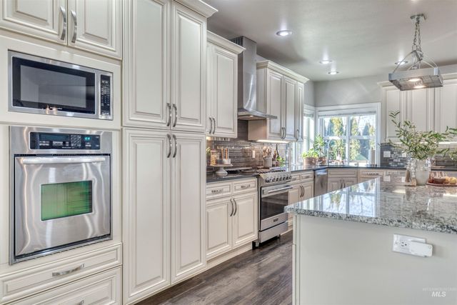 85 S Vandries Ave, Eagle, ID 83616