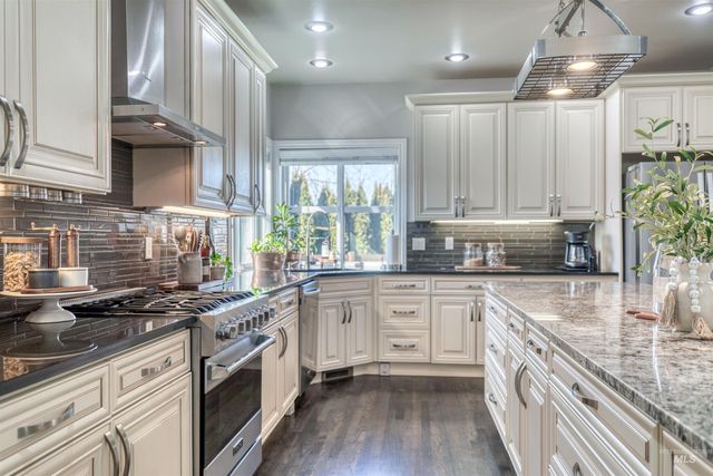 85 S Vandries Ave, Eagle, ID 83616