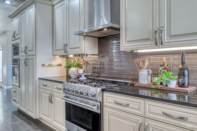 85 S Vandries Ave, Eagle, ID 83616