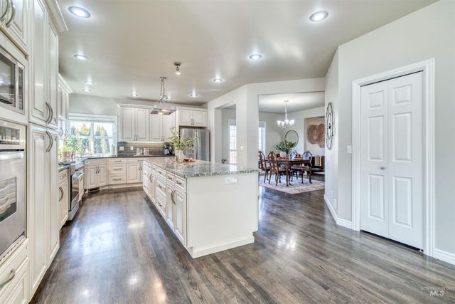 85 S Vandries Ave, Eagle, ID 83616