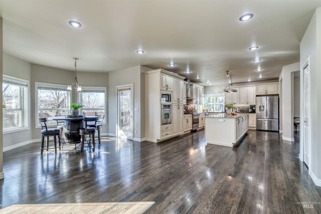 85 S Vandries Ave, Eagle, ID 83616