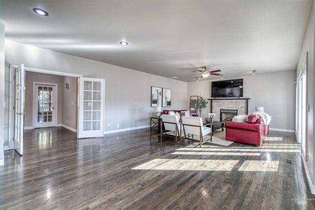 85 S Vandries Ave, Eagle, ID 83616