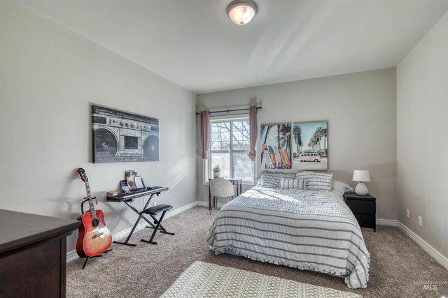 85 S Vandries Ave, Eagle, ID 83616