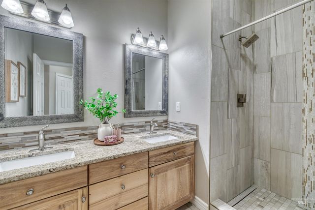 85 S Vandries Ave, Eagle, ID 83616