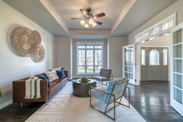 85 S Vandries Ave, Eagle, ID 83616