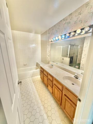 8 Ingram Drive D, Monroe, NJ 08831