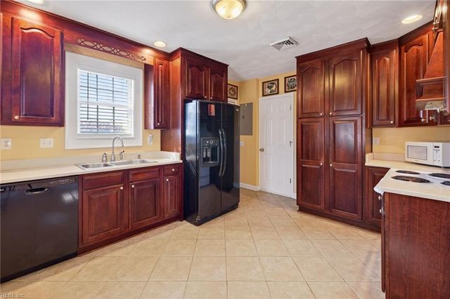 237 Cary ST, Smithfield, VA 23430