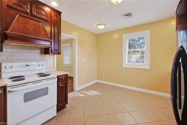 237 Cary ST, Smithfield, VA 23430