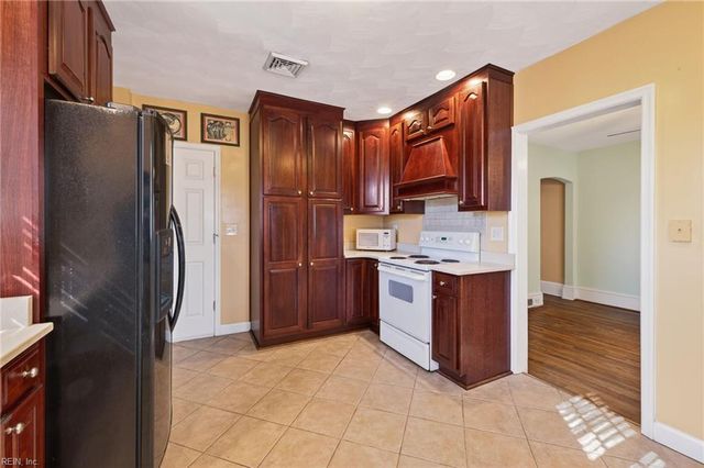 237 Cary ST, Smithfield, VA 23430