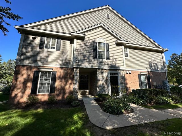 2354 Pinecroft Drive, Canton, MI 48188
