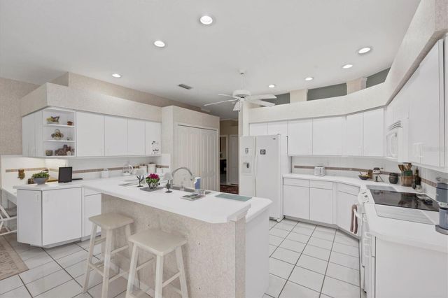 8684 WOODBRIAR DRIVE, Sarasota, FL 34238