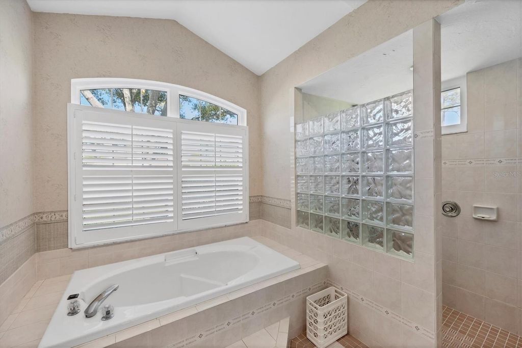Image 15 of property listing at 8684 WOODBRIAR DRIVE, Sarasota, FL 34238