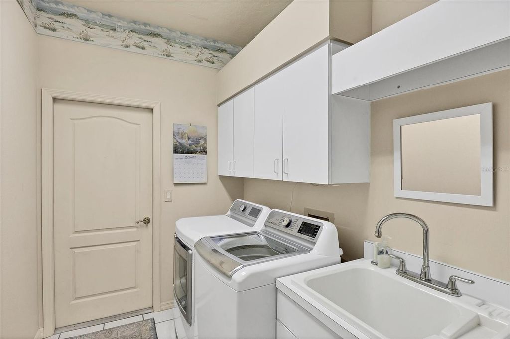 Image 23 of property listing at 8684 WOODBRIAR DRIVE, Sarasota, FL 34238