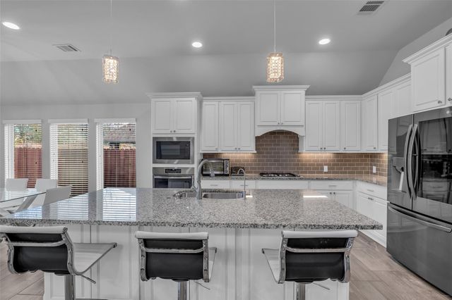 166 Painted Trillium Drive, Conroe, TX 77304