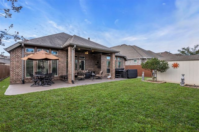 166 Painted Trillium Drive, Conroe, TX 77304