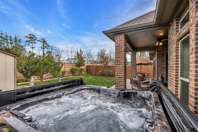 166 Painted Trillium Drive, Conroe, TX 77304