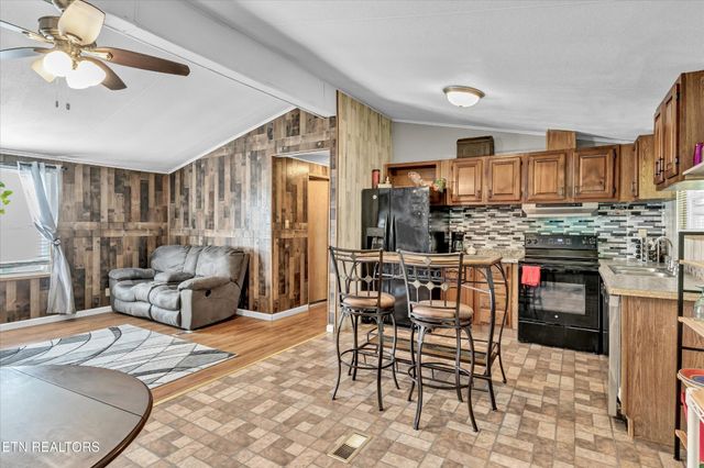 125 Loggers Lane, Clinton, TN 37716