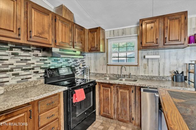 125 Loggers Lane, Clinton, TN 37716