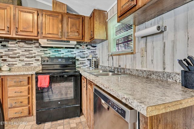 125 Loggers Lane, Clinton, TN 37716