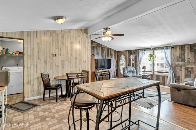 125 Loggers Lane, Clinton, TN 37716