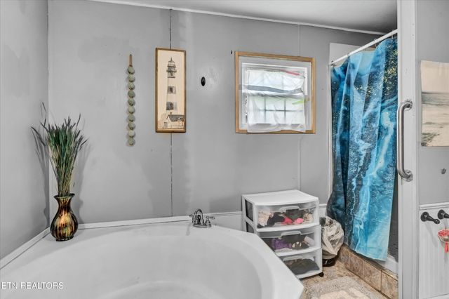 125 Loggers Lane, Clinton, TN 37716