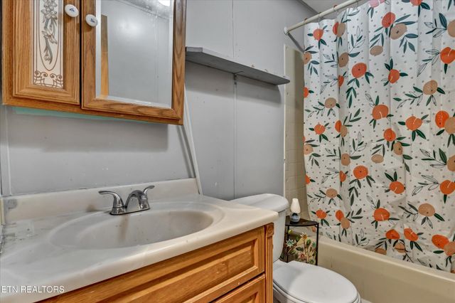 125 Loggers Lane, Clinton, TN 37716