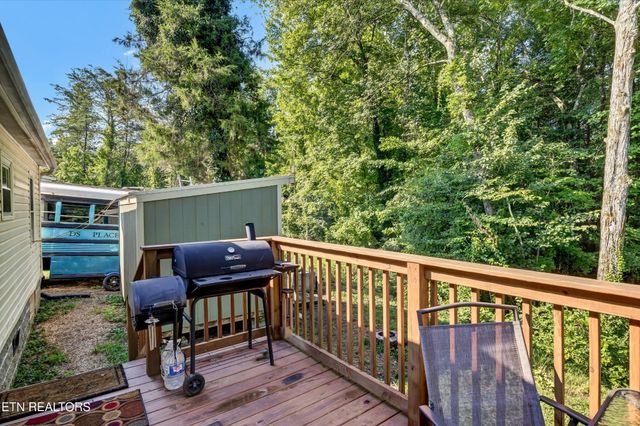 125 Loggers Lane, Clinton, TN 37716