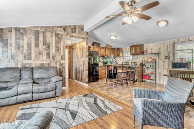 125 Loggers Lane, Clinton, TN 37716