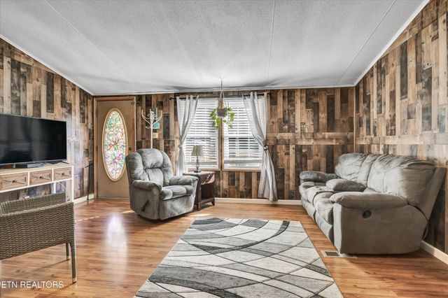 125 Loggers Lane, Clinton, TN 37716