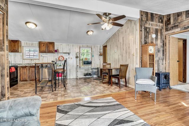 125 Loggers Lane, Clinton, TN 37716
