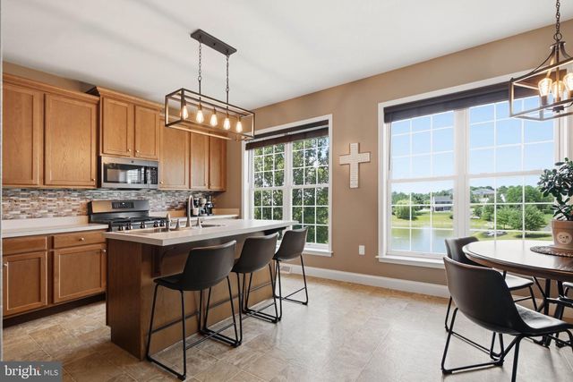 207 LAKESIDE XING, Mount Joy, PA 17552