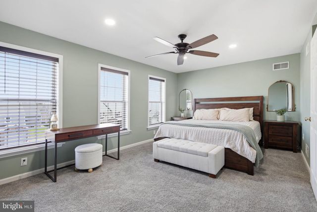 207 LAKESIDE XING, Mount Joy, PA 17552