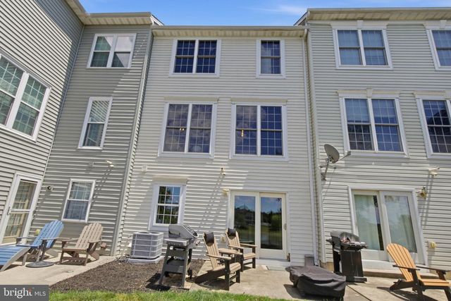 207 LAKESIDE XING, Mount Joy, PA 17552