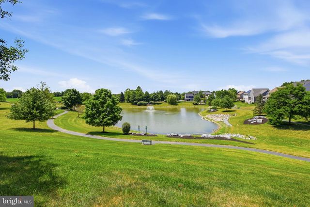 207 LAKESIDE XING, Mount Joy, PA 17552