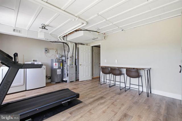 207 LAKESIDE XING, Mount Joy, PA 17552