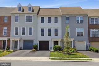 207 LAKESIDE XING, Mount Joy, PA 17552