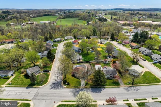 31 E LAKE VIEW DR, Littlestown, PA 17340