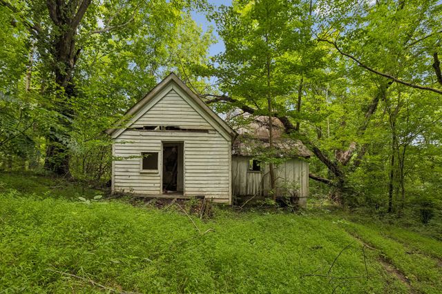 4876 Louise Creek Rd, Cunningham, TN 37052