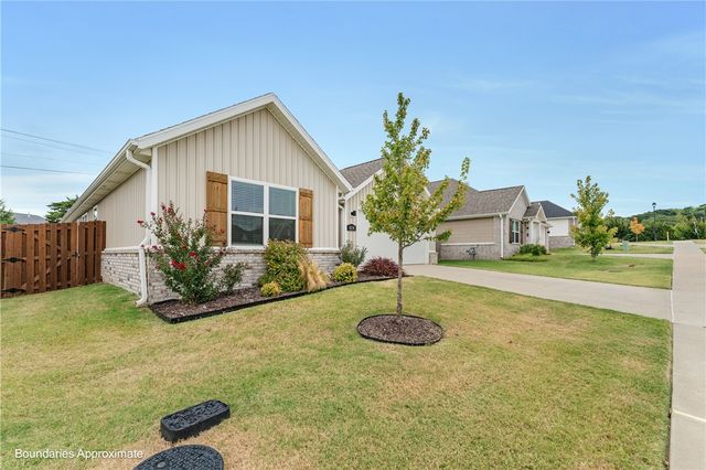 4234 W Buckaroo Street, Fayetteville, AR 72704