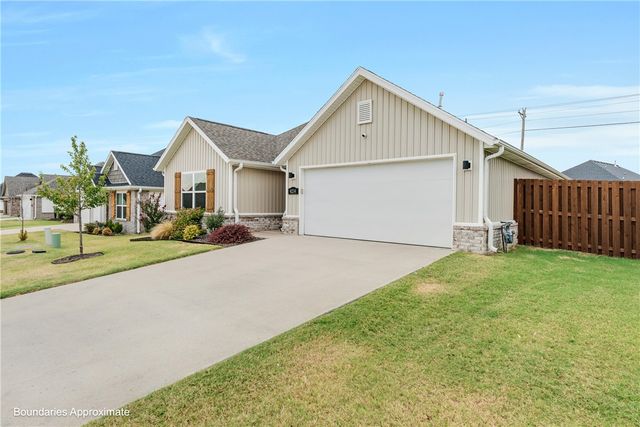 4234 W Buckaroo Street, Fayetteville, AR 72704