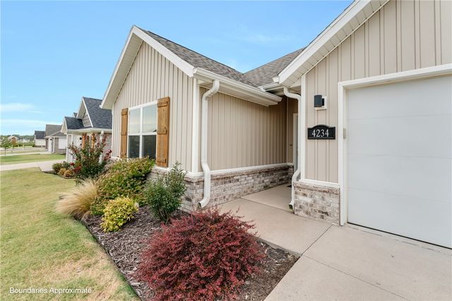 4234 W Buckaroo Street, Fayetteville, AR 72704