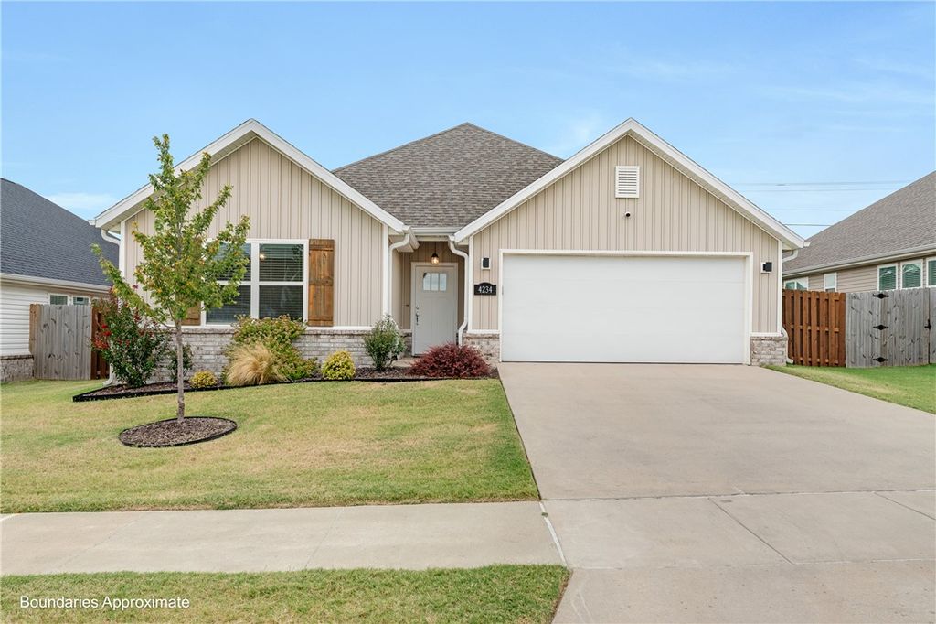 4234 W Buckaroo Street, Fayetteville, AR 72704