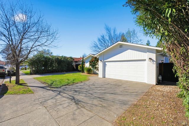 758 Pueblo Ave, Napa, CA 94558