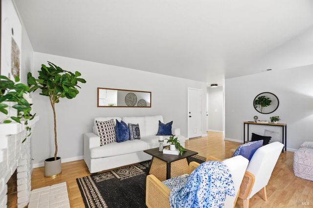 758 Pueblo Ave, Napa, CA 94558