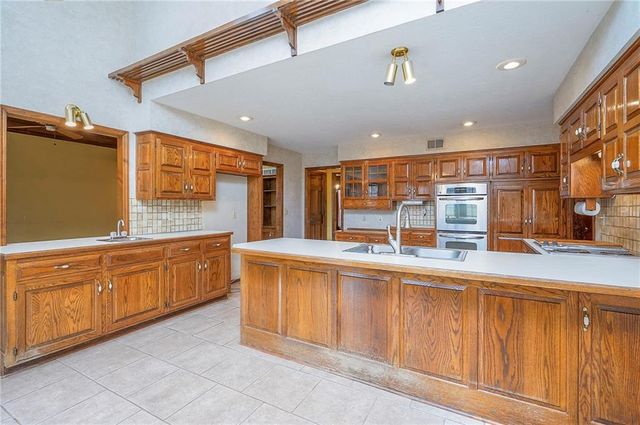 4417 W 130th Street, Leawood, KS 66209