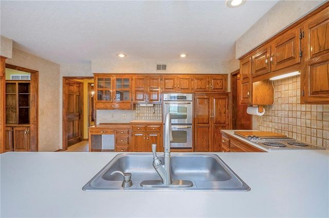 4417 W 130th Street, Leawood, KS 66209