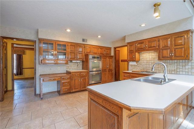 4417 W 130th Street, Leawood, KS 66209