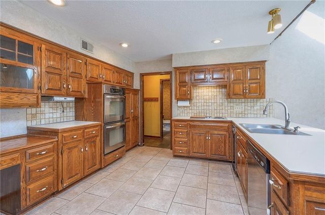 4417 W 130th Street, Leawood, KS 66209