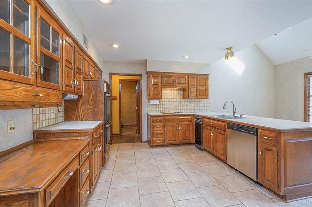 4417 W 130th Street, Leawood, KS 66209